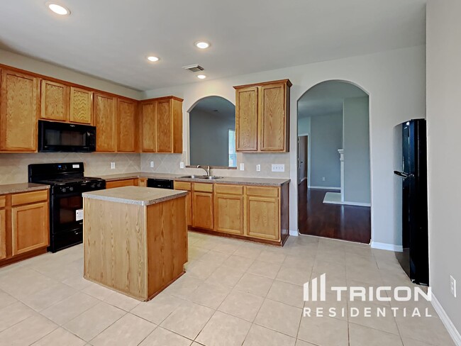 Building Photo - 28818 Hidden Cove Dr
