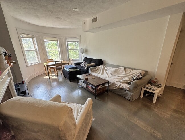 Building Photo - 1406 Beacon St