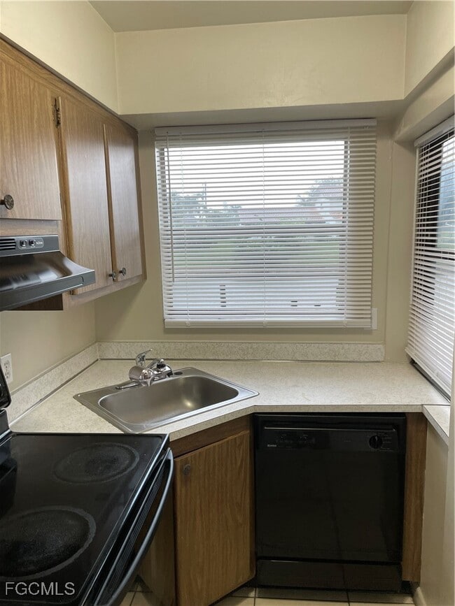 Building Photo - 3905 Del Prado Blvd S