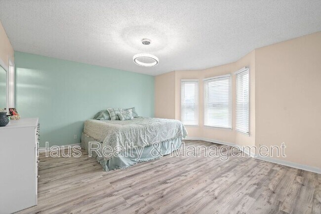 Building Photo - 919 Desota Ln