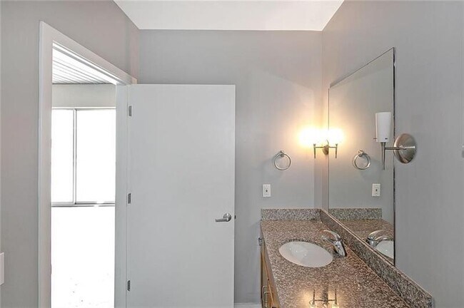 Building Photo - 620 Glen Iris Dr NE