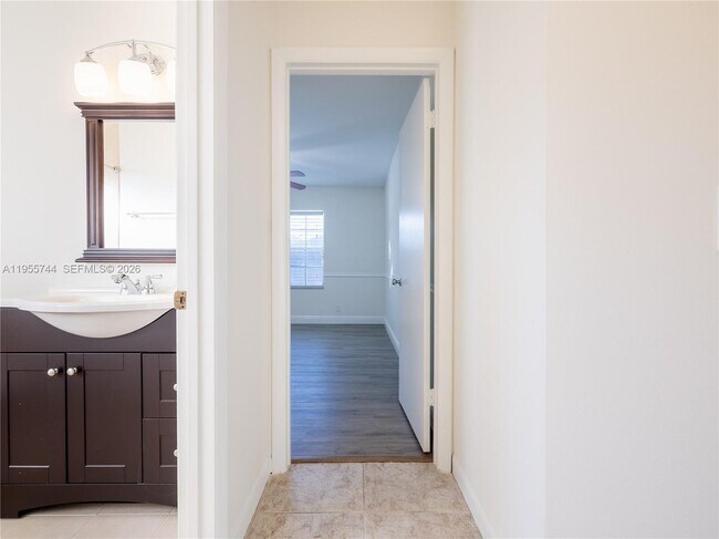 Building Photo - 200 W Riverbend Dr