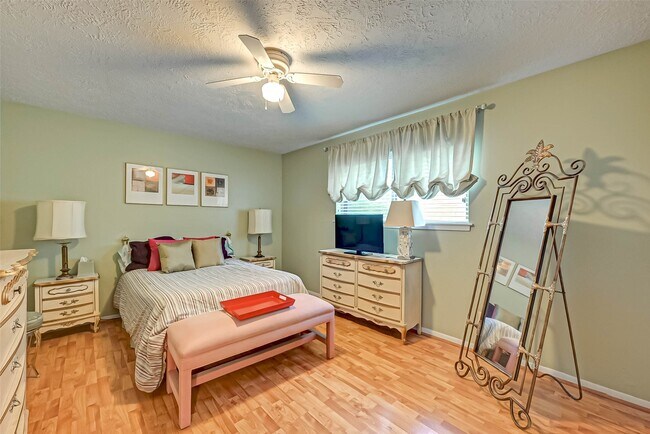 Building Photo - 3631 Glenpine Dr