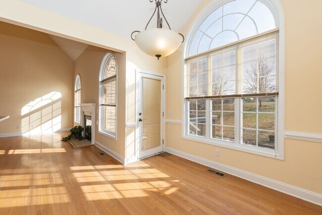 Building Photo - Four Bedroom Home!