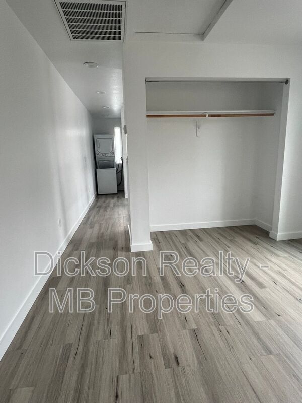 Building Photo - 263 Thoma St