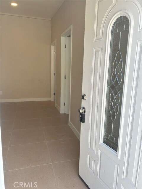 Building Photo - 628 W 59th Pl