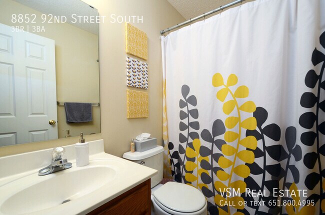 Building Photo - GORGEOUS 3 bedroom, 2.5 bathroom townhome ...