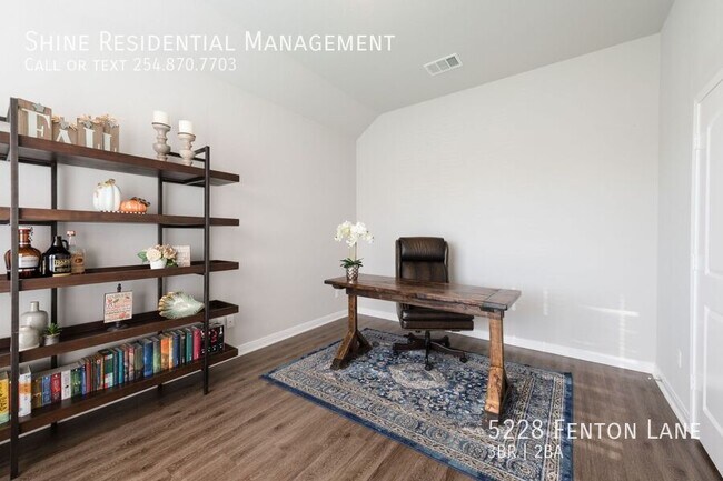 Building Photo - 5228 Fenton Ln