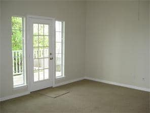 Building Photo - 10013 Lakeview Dr