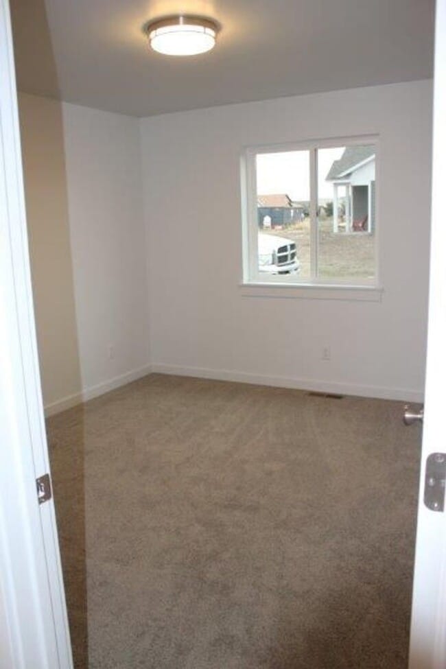 Building Photo - 710 N 12th St