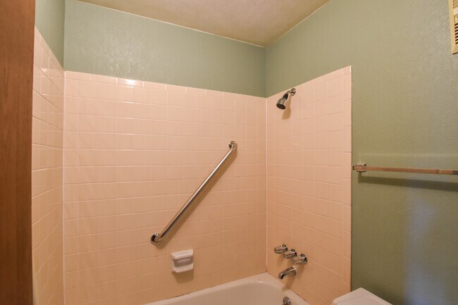 Building Photo - 3355 Mirage Dr
