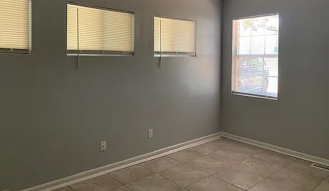 Building Photo - Coming soon 6/26/26- Well maintained 3 bedroom/1 bathroom in a lovely established neighborhood..