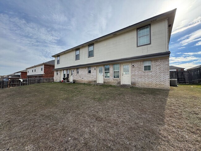 Building Photo - 4405 Abigail Dr