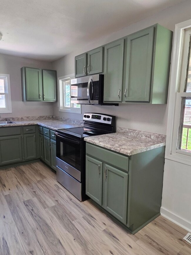 Building Photo - Newly renovated 3 bedroom house