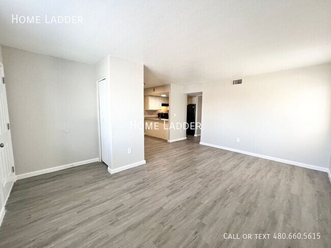 Building Photo - 4959 S Park Ave
