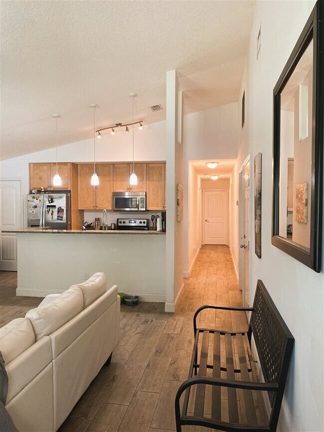 Building Photo - 209 7th Ln