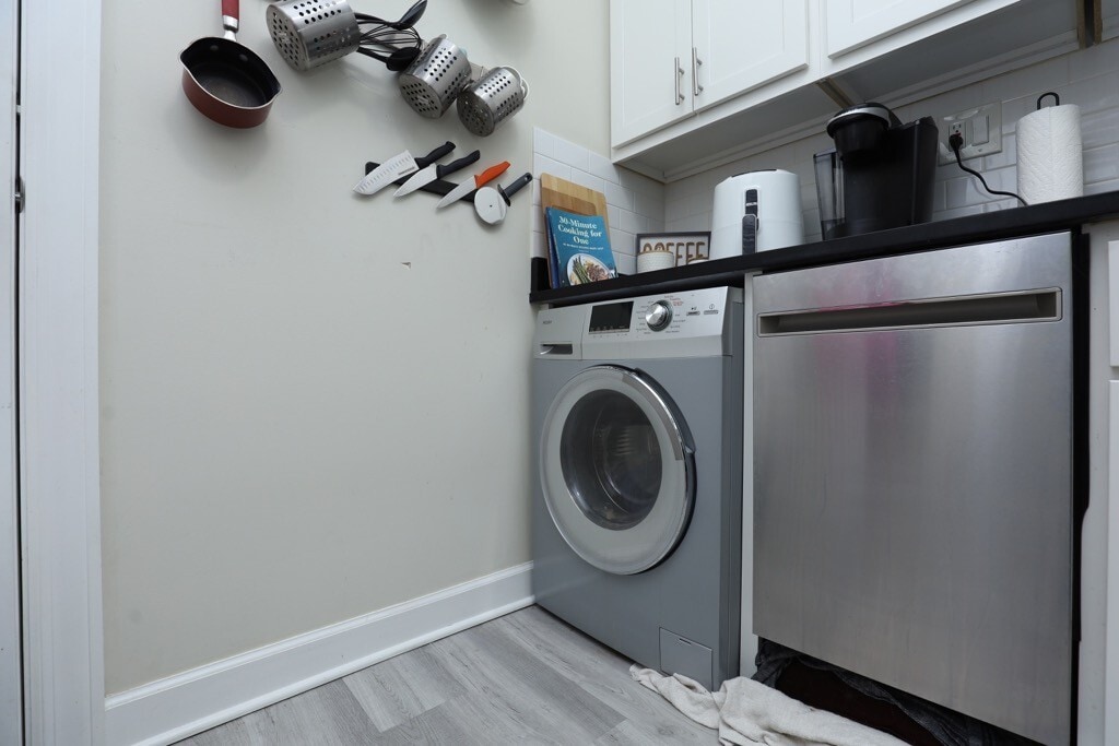 Building Photo - 644 W Roscoe St