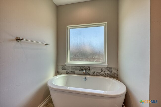 Building Photo - 1516 Stonecrest Dr