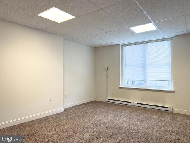 Building Photo - 100 S Front St