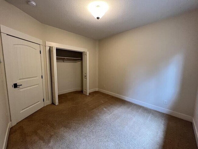 Building Photo - 2360 NW 19th St