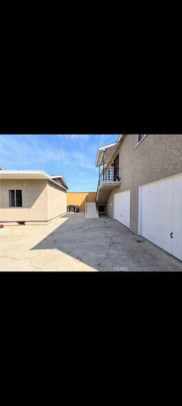 Building Photo - 5552 Lewis Ave