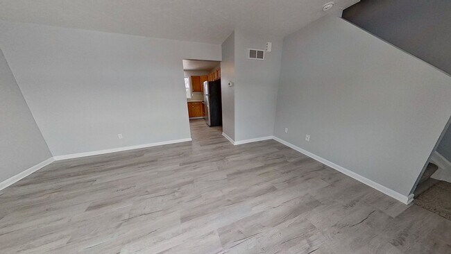 Building Photo - Comfortable Townhome in Convenient Location