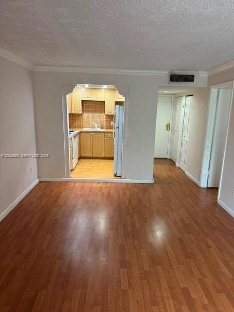 Building Photo - 14321 N Kendall Dr