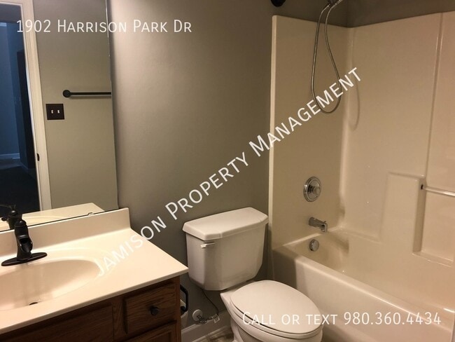 Building Photo - 1902 Harrison Park Dr