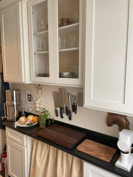 Kitchen - 1658 Avon Pl NW