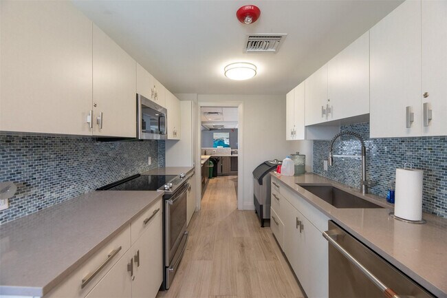 Building Photo - 4600 S Ocean Blvd