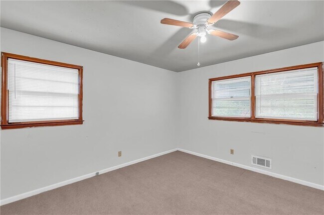 Building Photo - 1189 E Fayetteville Rd