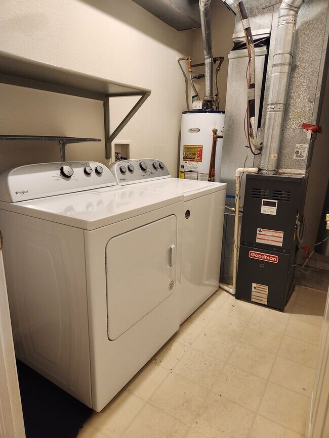 Building Photo - Stylish 2 Bed, 2 Bath Main-Floor Condo – U...