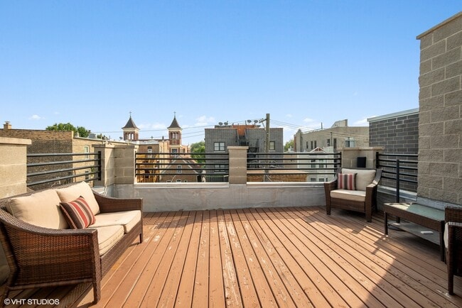 Building Photo - 1631 W Wolfram St