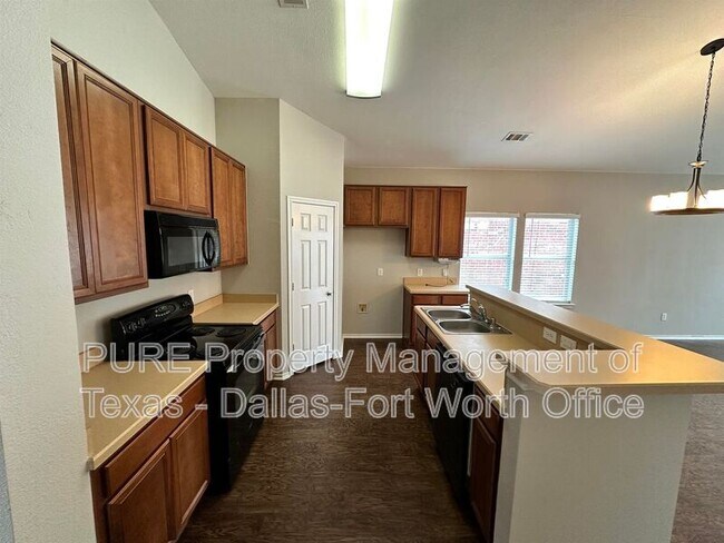 Building Photo - 5033 Caraway Dr