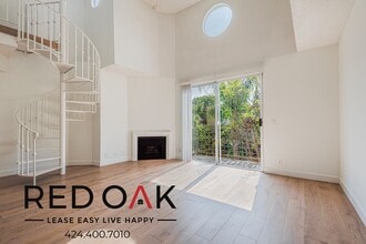 Building Photo - 884 Palm Ave