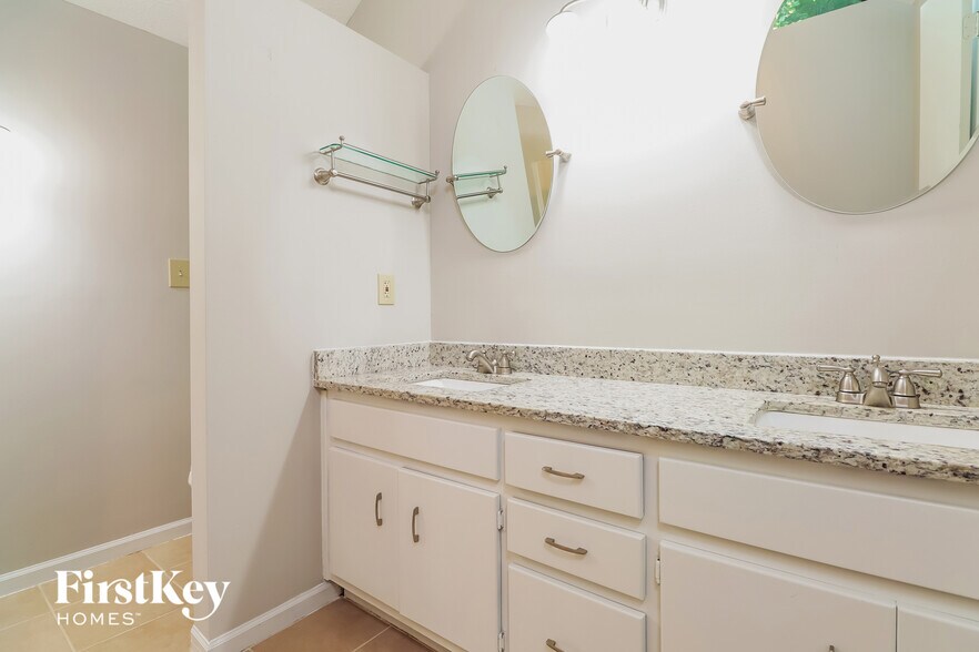 Building Photo - 140 Brookfield Dr