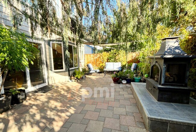 Building Photo - Exquisite 4-Bedroom Solar Home in Prime Location with Community Amenities