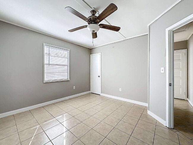 Building Photo - 6377 Lamar Dr