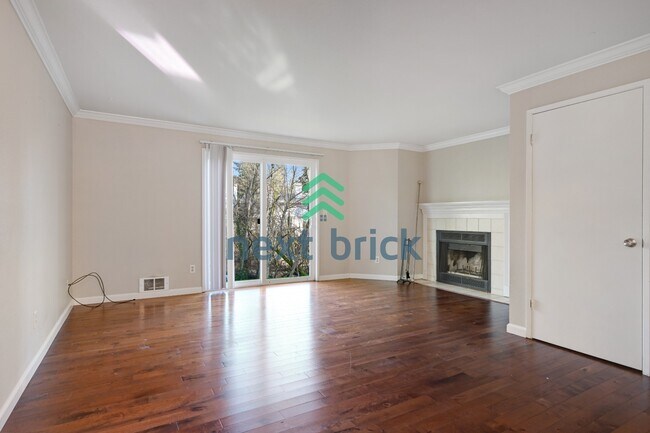 Building Photo - A Cozy 3 Bedroom and 2.5 Bathroom Property