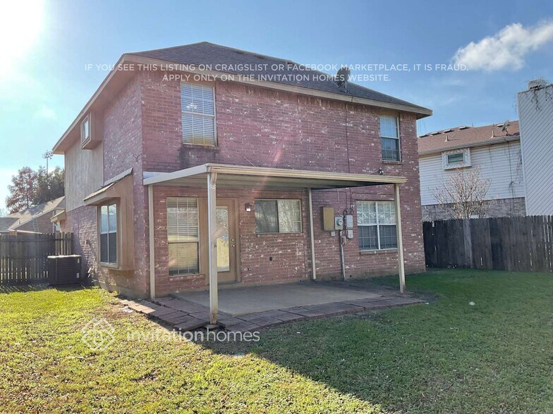 Building Photo - 2207 Bennington Dr