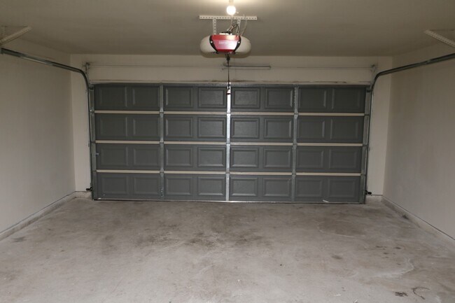 Building Photo - 10031 Red Wolf Ln