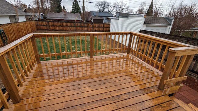 Building Photo - SUPER CUTE 2 or 3 BEDROOM HOME + GARAGE IN QUIET EDGEWATER NEIGHBORHOOD!