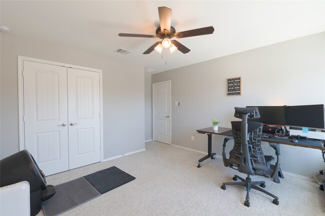 Building Photo - 404 Kaden Prince Dr