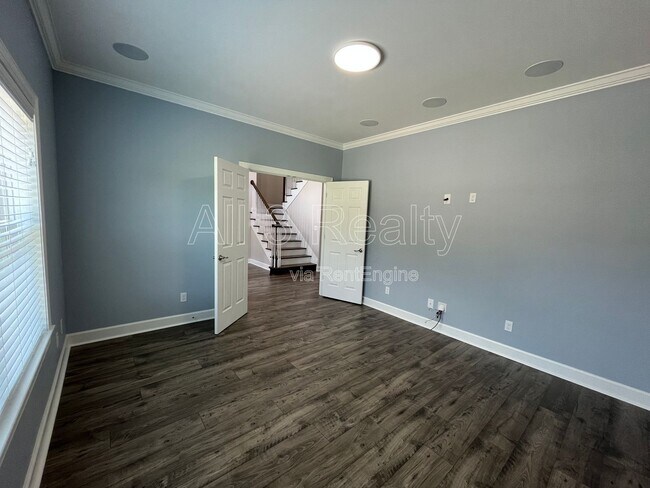 Building Photo - 1924 Wyngate Loop