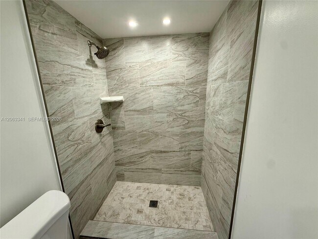 Building Photo - 400 Waterway Dr S
