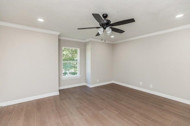 Building Photo - 185 El Pinto