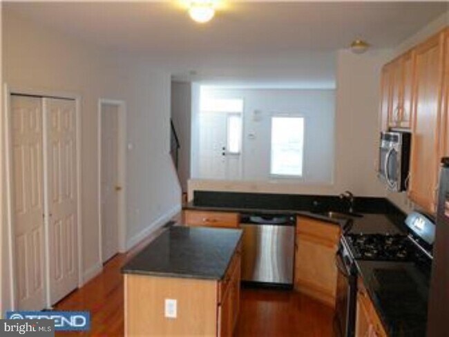 Building Photo - 2734 Tilton St