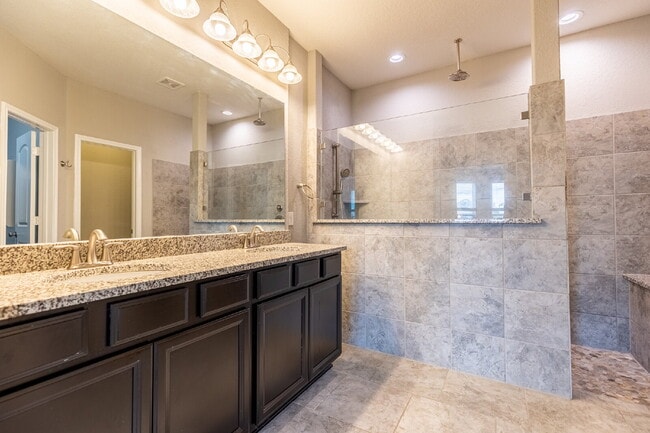 Building Photo - 27462 Paraiso Sands