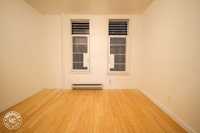Building Photo - 297 Troutman St
