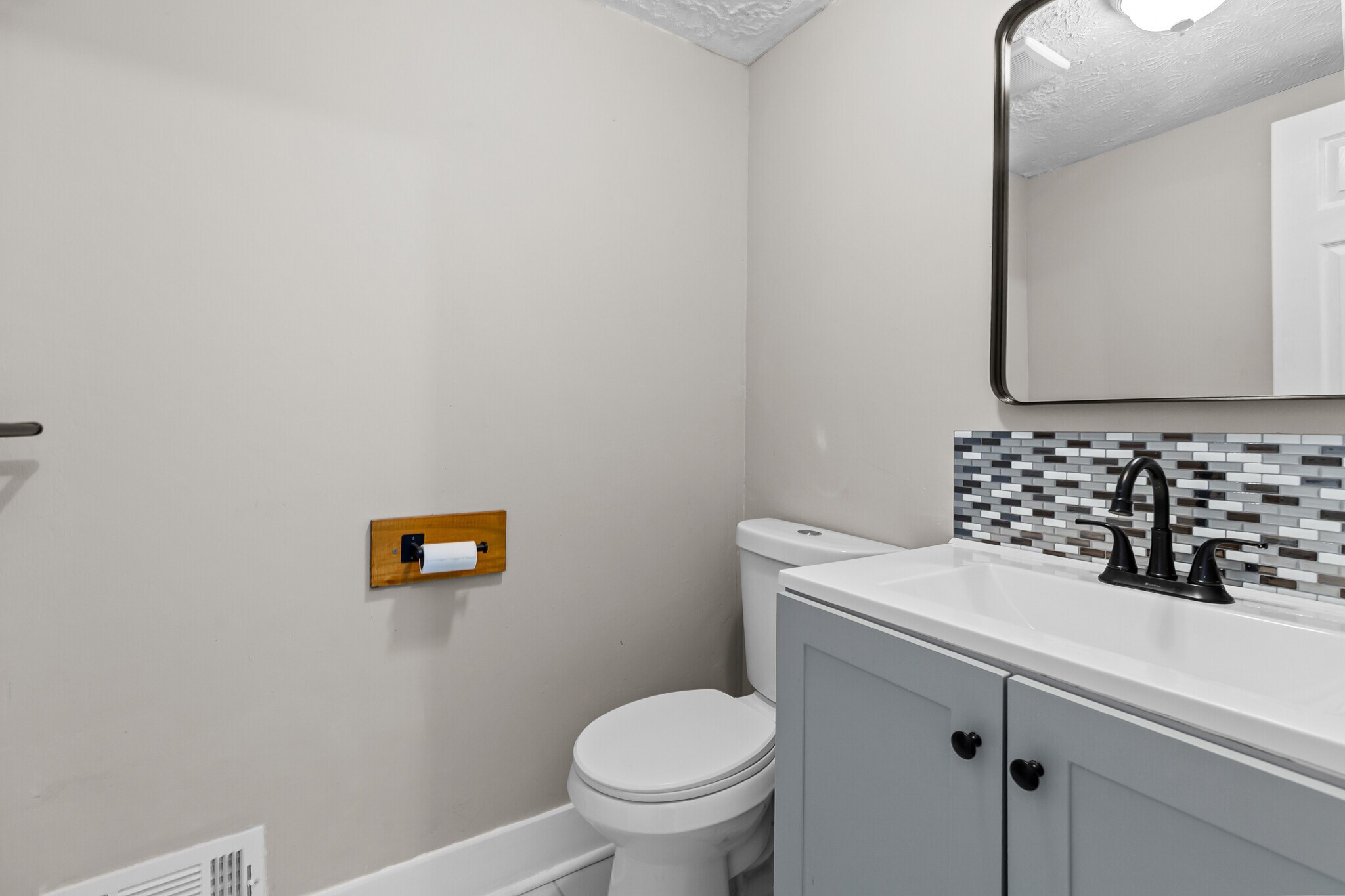 Building Photo - 800 Post Road Cir